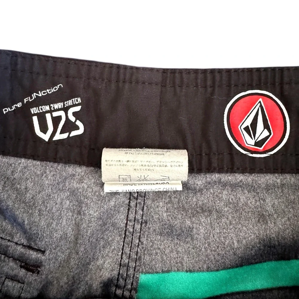 Volcom Board Shorts Boys 16R Black Excellent‎ Striped Swim Trunks Surf Beach
